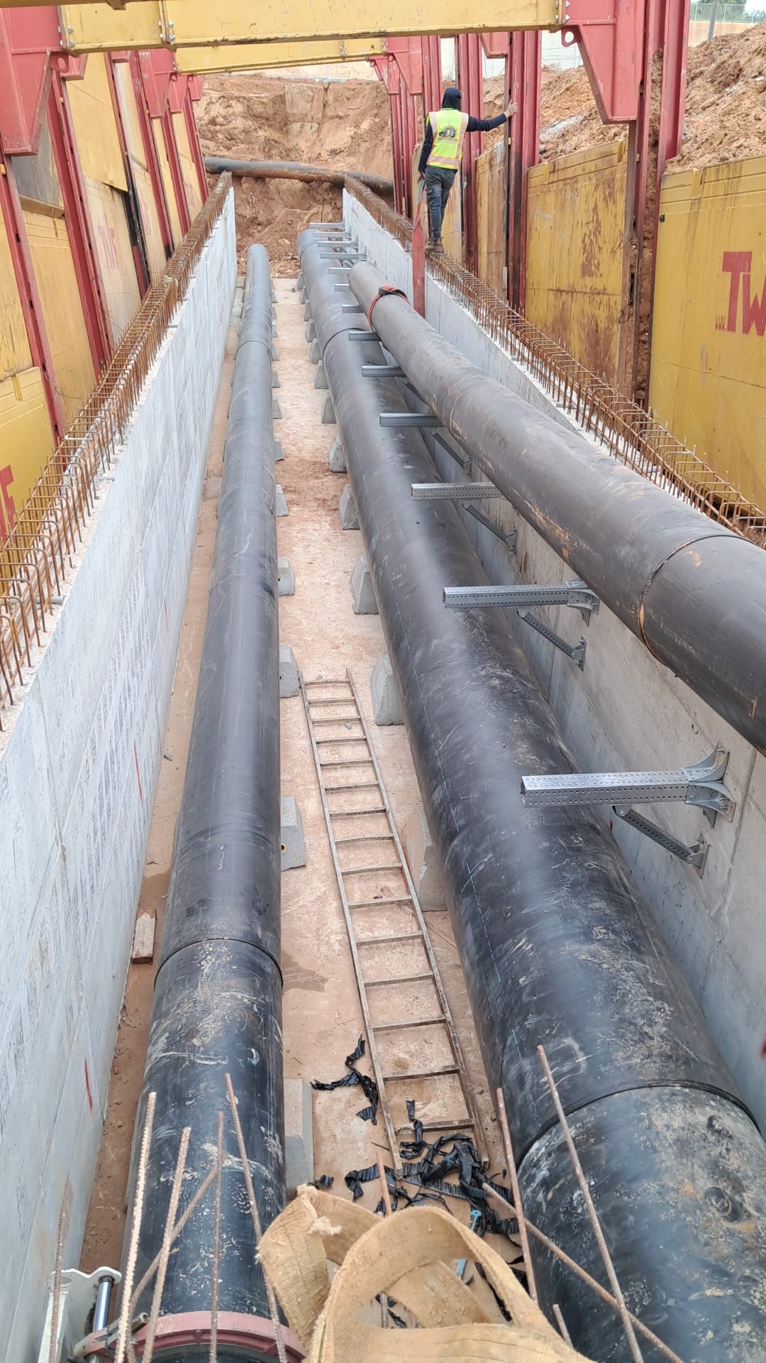 Trench shoring equipment
